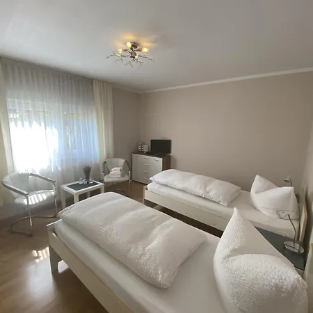 Apartments Und Zimmer Gaestehaus Matthias Dresde Chambre photo
